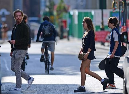 El actor británico Damian Lewis con su hija, Manon McCrory Lewis y su hijo, Gulliver Lewis.