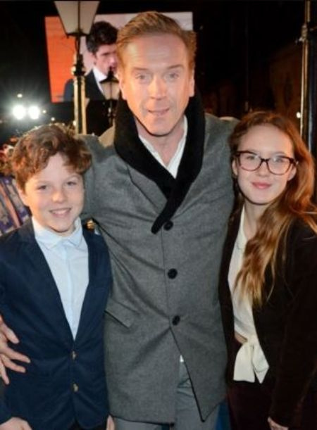 El actor británico Damian Lewis con su hija, Manon McCrory Lewis y su hijo, Gulliver Lewis.