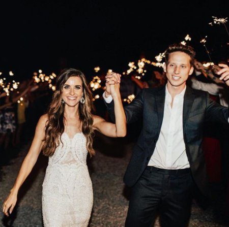   NF y su esposa en su boda.