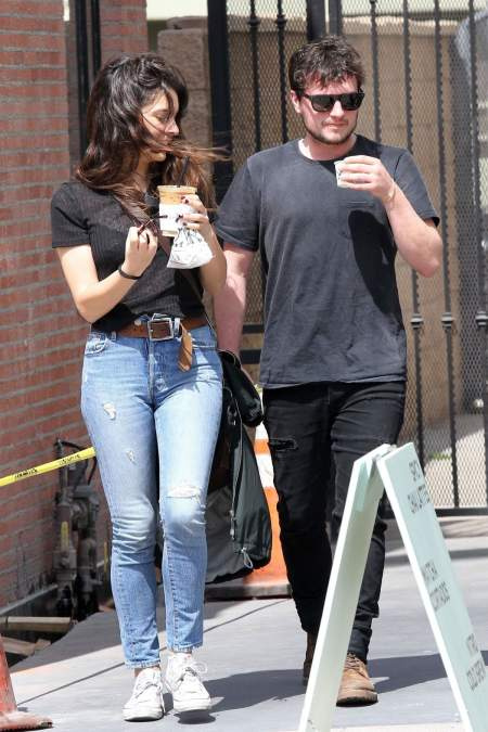 Josh Hutcherson y su novia Claudia Traisac