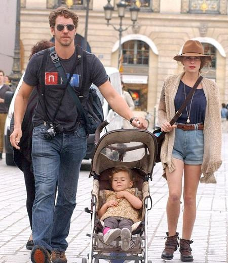 O namorado de Bethany Joy Lenz, Wes Ramsey