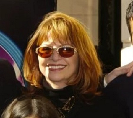 Kathy actualmente tiene poco más de 70 años.