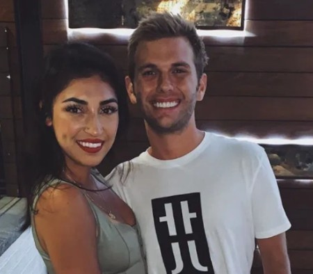   Insegui l'ex fidanzata di Chrisley Kayla Puzas