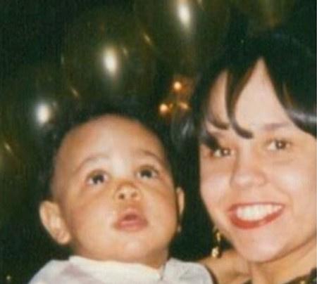 Miya Ali tiene un hijo.