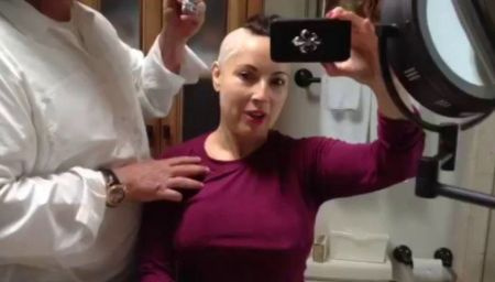   Ron White Wife si rade la testa dopo la diagnosi di cancro al seno