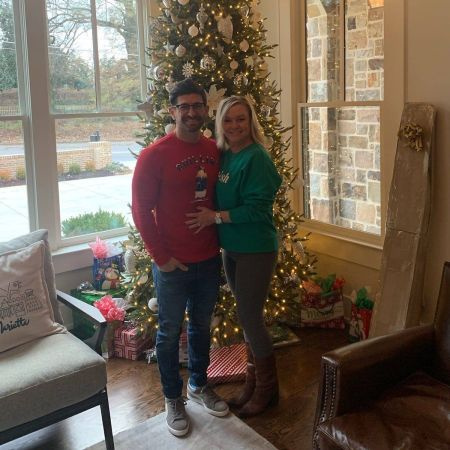 Aaron Marino y su esposa Tracey Woodard durante la Navidad.