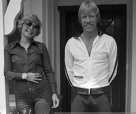 Dianne Holechek é Chuck Norris' ex-wife.