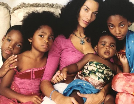 Nicole Mitchell Murphy é mãe