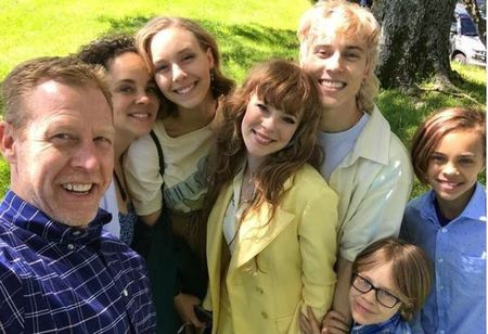 Mimi Summer con la sua famiglia, da sinistra, Rick Dohler, Mimmi Summer, Vienna, Savanna, non identificato, levi e Isaiah