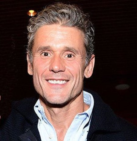 Simon Halls trabalha em Hollywood