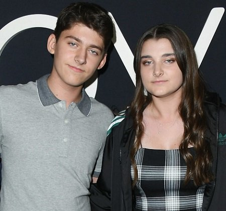 Elisabeth com seu irmão.
