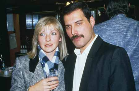 Mary Austin e o falecido vocalista do Queen Freddie Mercury