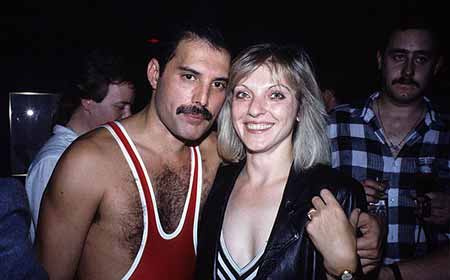 Mary Austin permaneceu por Mercúrio's side until his death despite their break up