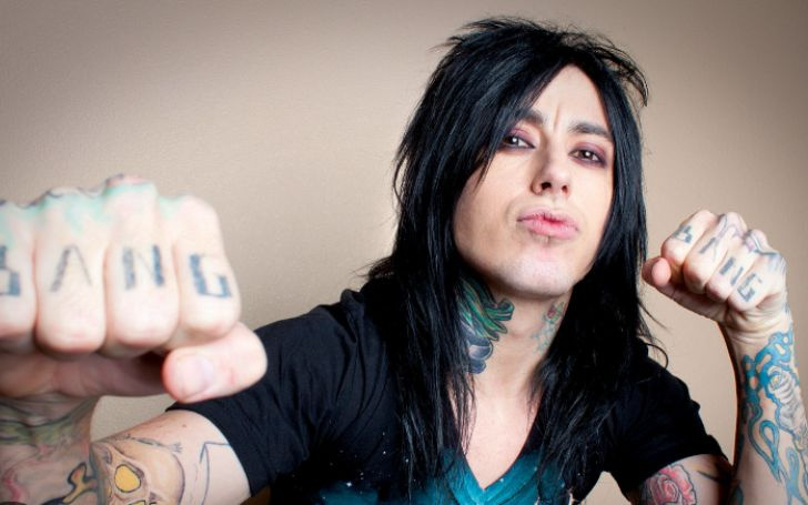 Todo sobre Ronnie Radke Esposa, novia, origen étnico, patrimonio neto