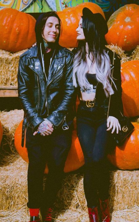 Ronnie Radke, músico, novia, Saraya Bevis, campeona de la WWE