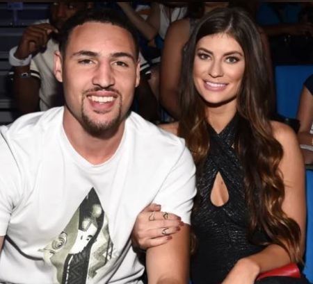 Personalidade da mídia social e modelo Hannah Stocking com seu namorado e jogador de basquete Klay Thompson
