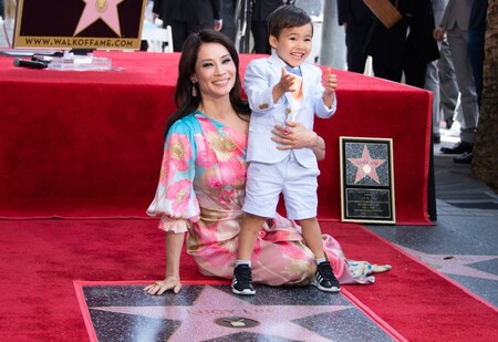 Lucy Liu con su hijo, Rockwell