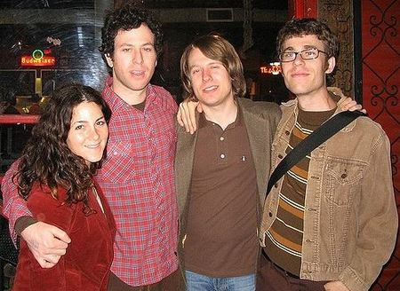   Kala también es miembro fundador y co-cantante principal de la banda de indie rock Biirdie (teclado y voz).