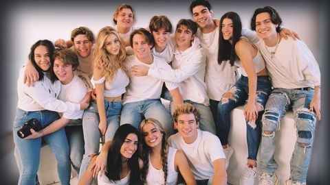 Kouvr Annon et Alex Warren avec d'autres membres de la Hype House