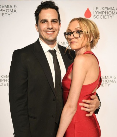   Kat Timpf con il suo ragazzo Cameron partecipa a un evento sul cancro.