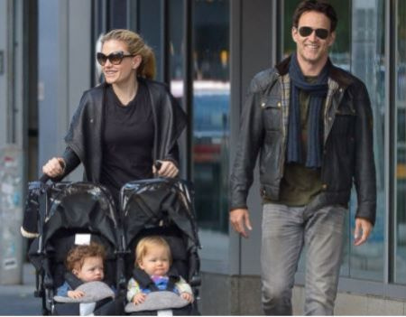Anna Paquin e seu marido Stephen Moyer não't reveal the birth of their twins, Poppy Moyer and Charlie for about nine months.