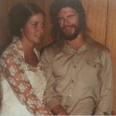 El consejero australiano Craig Hemsworth y su esposa Leonie Hemsworth