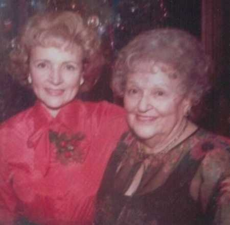   Tess Curtis White ist die Mutter von Betty White