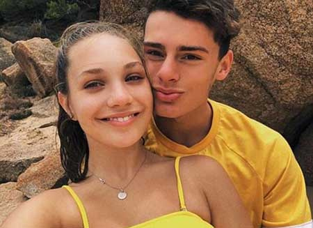 Maddie Ziegler y Jack Kelly celebraron su primer aniversario en Australia