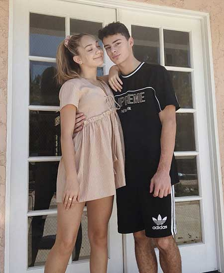 Maddie Ziegler y Jack Kelly (salieron desde enero de 2017 hasta agosto de 2018)
