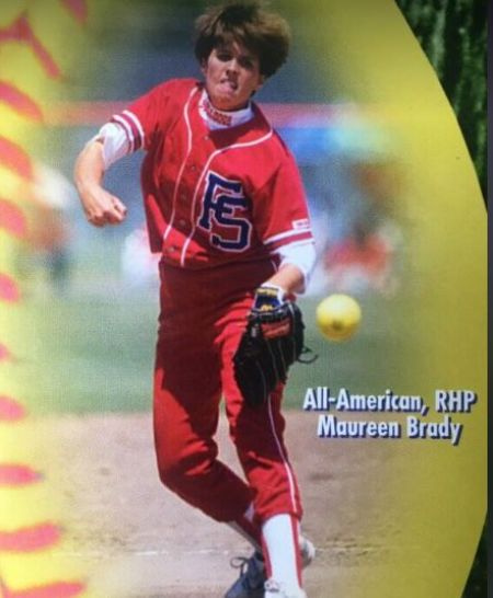 O quarterback do Tampa Bay Buccaneers, Tom Brady's sister and High School Softball Pitcher, Maureen Brady.