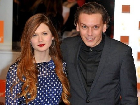 Jamie Campbell Bower y su expareja Bonnie Wright