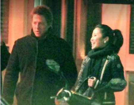 Tinglan Hong foi traída por seu ex-namorado Hugh Grant