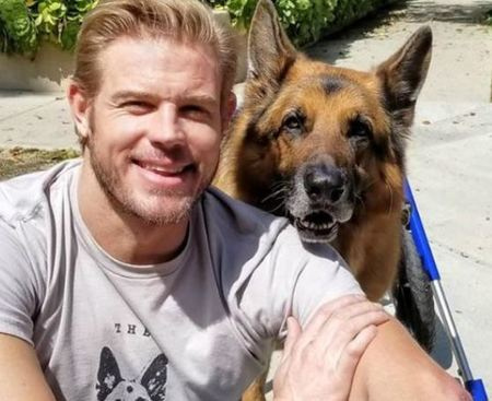   90210 Schauspieler Trevor Donovan hat drei Hunde