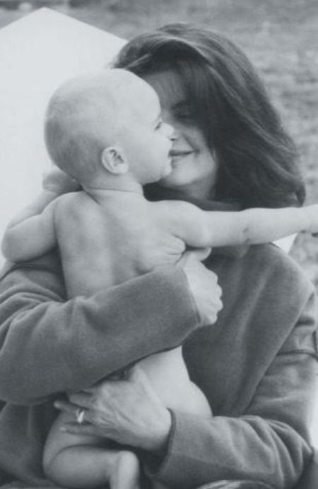 Atriz, Kirstie Alley com ela e Peter Stevenson's first child, Wiliam True Stevenson.