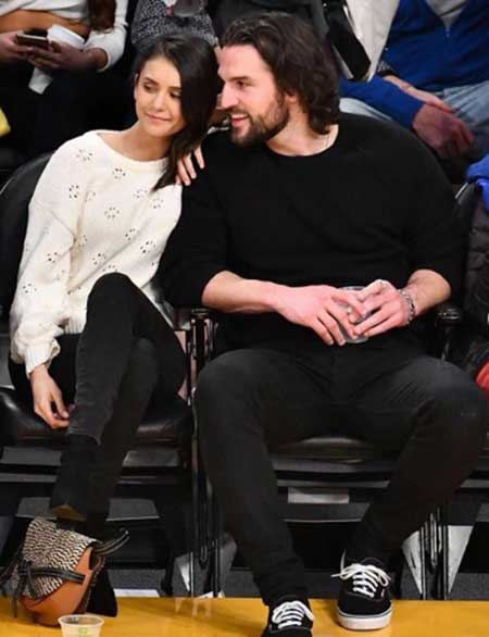 A atriz Nina Dobrev e seu ex-namorado Grant Mellon
