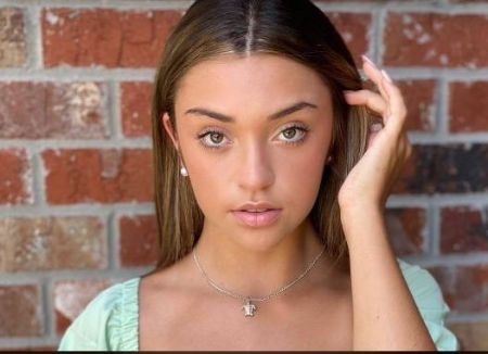 Jovem modelo do Instagram Presley Elise