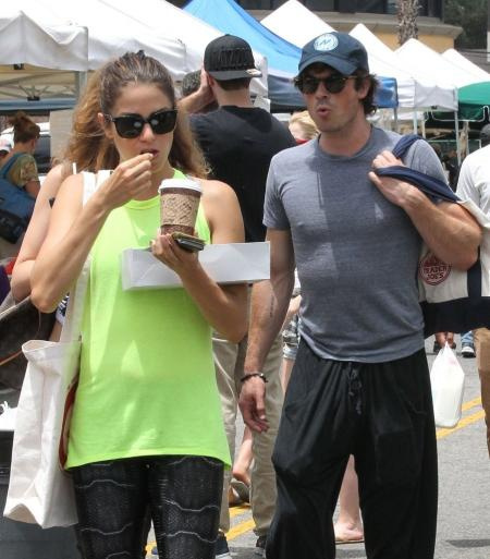 Ian Somerhalder e Nikki Reed no mercado dos fazendeiros