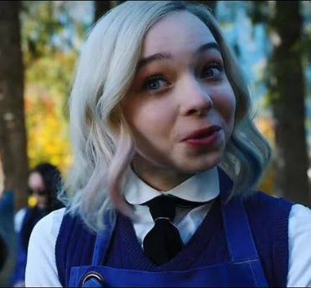   La actriz nacida en Florida Emma Myers como Enid Sinclair en el miércoles de Netflix
