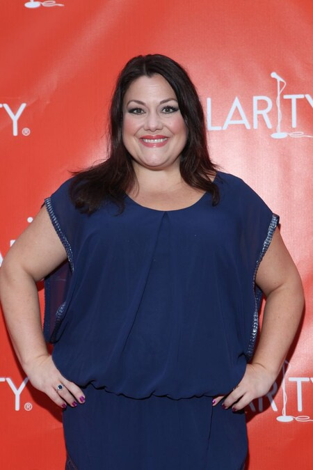 L'actrice de Drop Dead Diva, Brooke Elliott, ne le fait pas.'t have a husband at present.