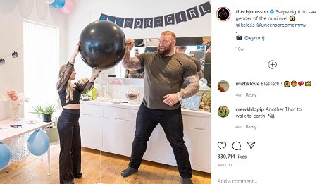 Kelsey Henson e o marido Hafthor Bjornsson estão esperando seu primeiro filho.