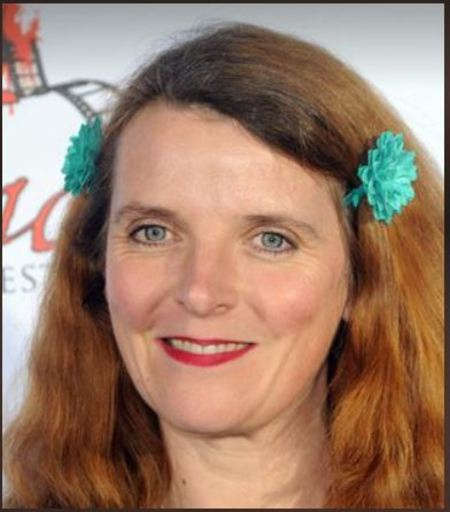 Petronela e Hopkin's only child, Abigail is also an actress who has starred in 1993's Remains Of The Day and Shadowlands - alongside her dad - and in 2015's Romeo Vs Juliet.