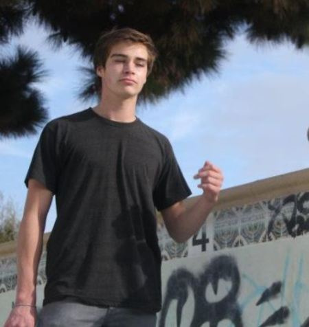 Dane Luke Majors fue a la escuela secundaria Palisades Charter. Es hijo del actor Lee Majors y su ex esposa, Karen Vélez.