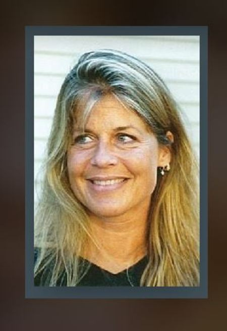 Leslie Hamilton era hermana de la actriz de Terminator, Linda Hamilton y tía materna de Dalton Abbott. Su hermana Linda es famosa por su papel de Sarah Conor en la franquicia de ciencia ficción.