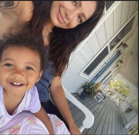   Gianna Michelle Thompson di quattro anni con sua madre e l'interior designer Christina Evangeline