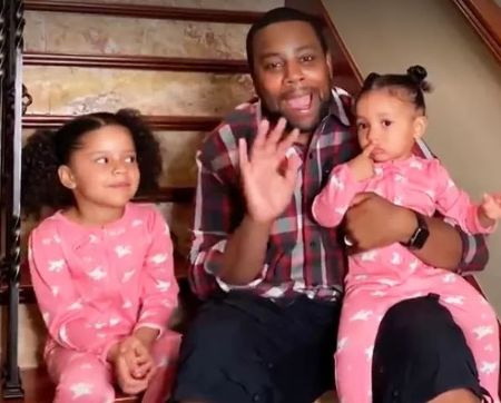   Gianna, a destra, con suo padre, Kenan, e la sorella maggiore Georgia