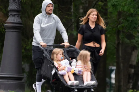 Rebecca Burnett tem três filhos com o marido Jordan