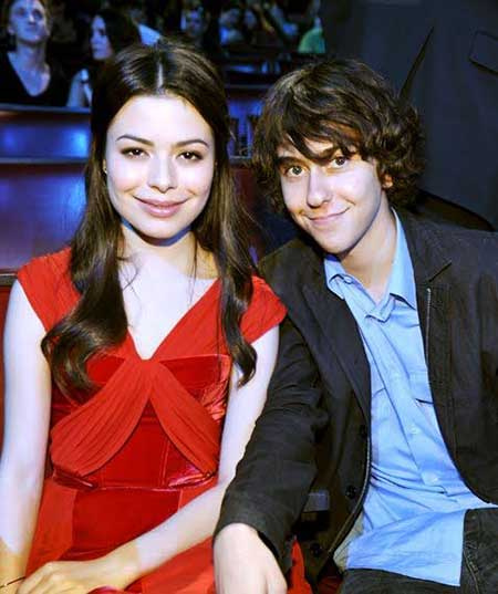   Miranda Cosgrove y Nat Woff
