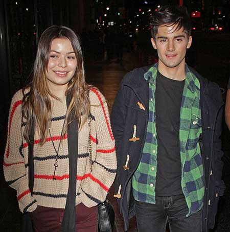   Miranda y Max Ehrich supuestamente salieron