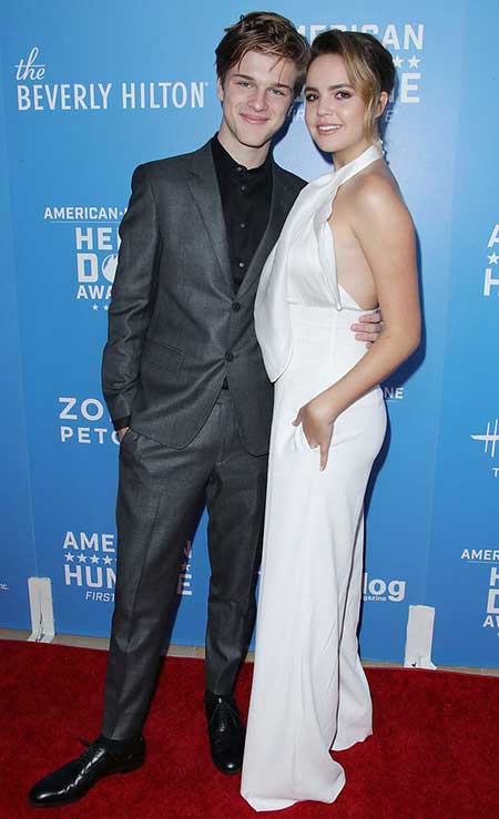Bailee Madison salió con Alex Lange
