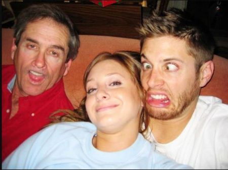Jensen con su padre y su hermana